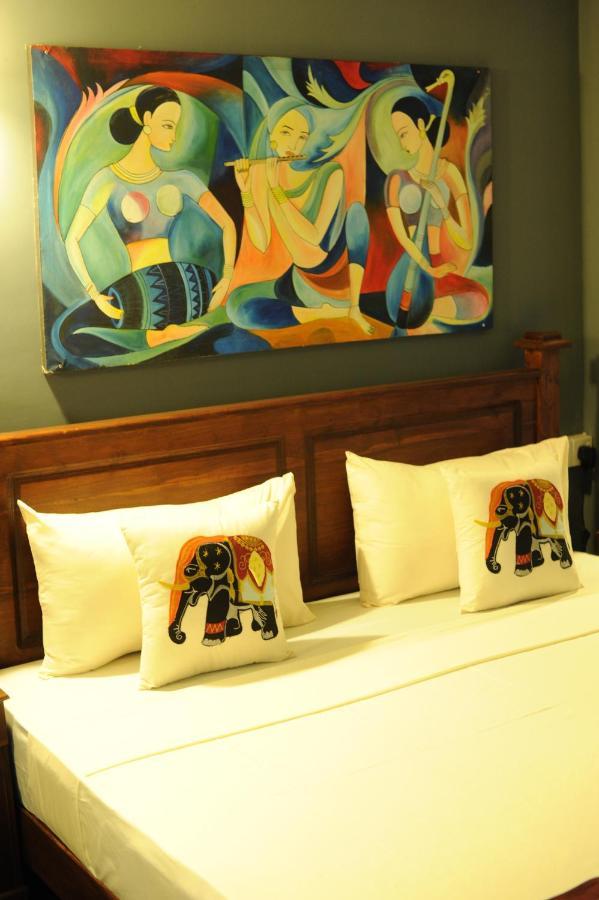 Hotel Tinaya Dambulla Habitación foto